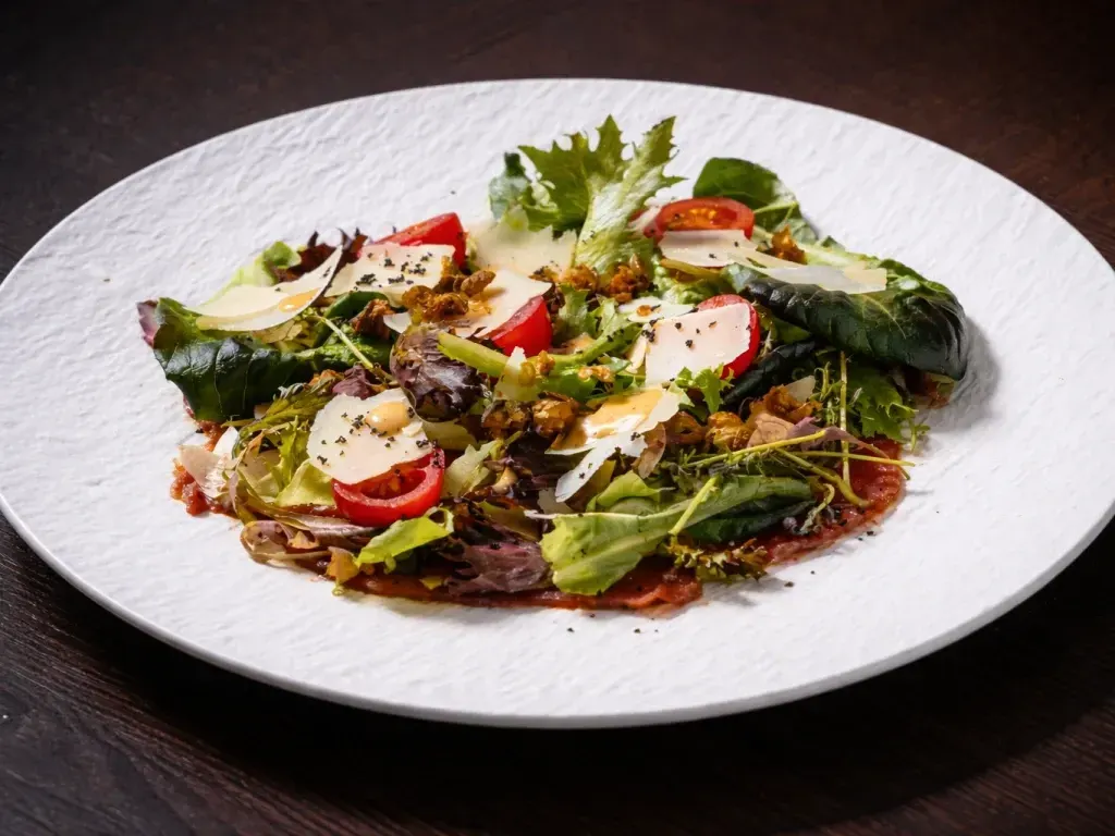 Carpaccio de vițel cu capere și sos Citronette